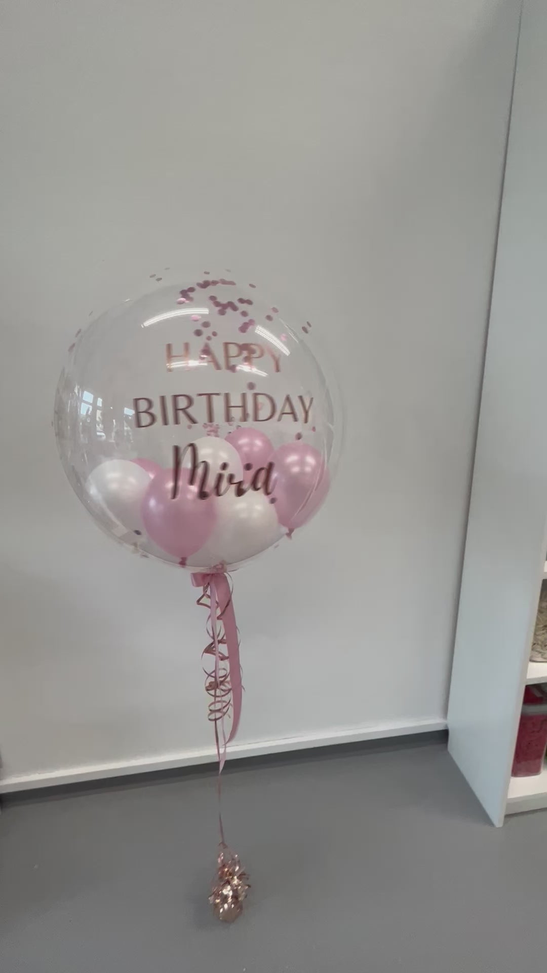 PREMIUM DECO BUBBLE BALLON pearl white & pearl rosa | personalisiert mit Wunschtext | gefüllt mit Ballons & Konfetti | inklusive Beschriftung | ca. 60cm | inkl. Heliumfüllung und Beschwerung (Nur Abholung)